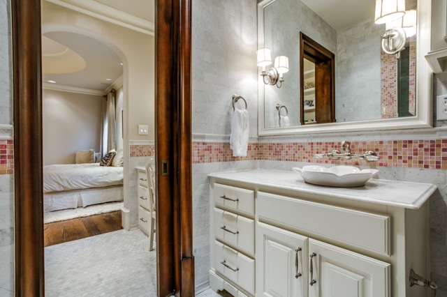 3508-Bryn-Mawr-ext-2