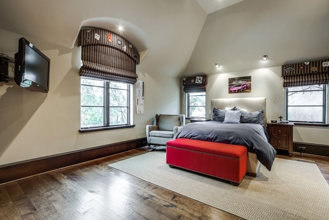 3508-Bryn-Mawr-ext-2