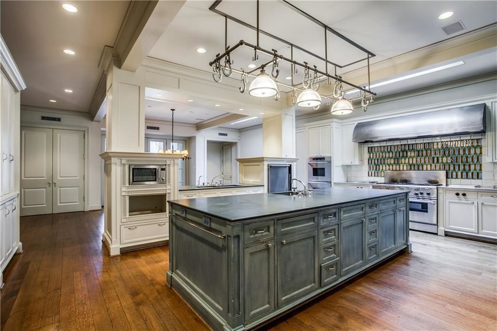 Wyly-Mansion-ext-overview-1024x682