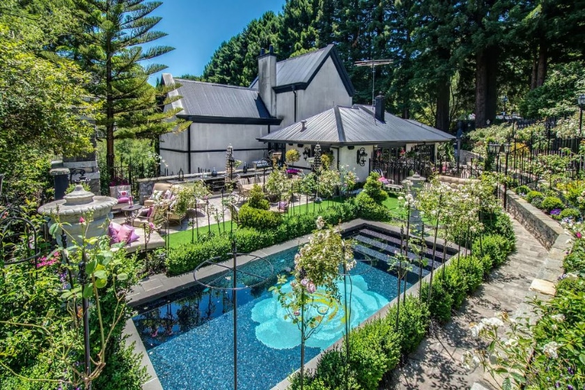 clubhouse, Australia, menopause