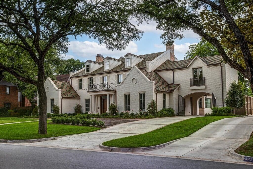 Luxury New Build in Colonial Hills