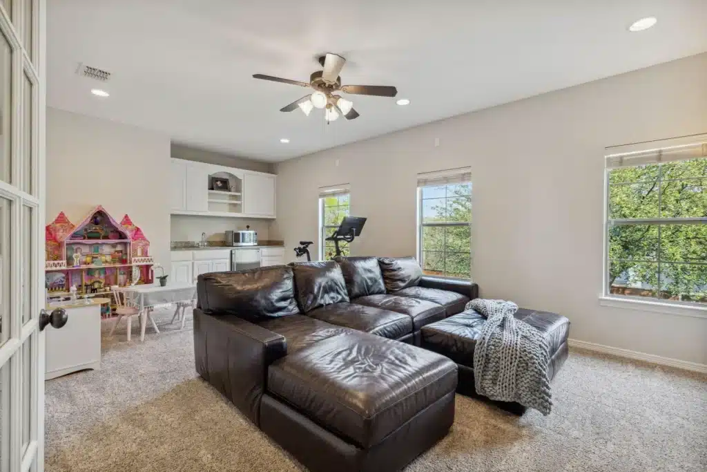 Finally, an incredible home opens up in Sparkman Club Estates