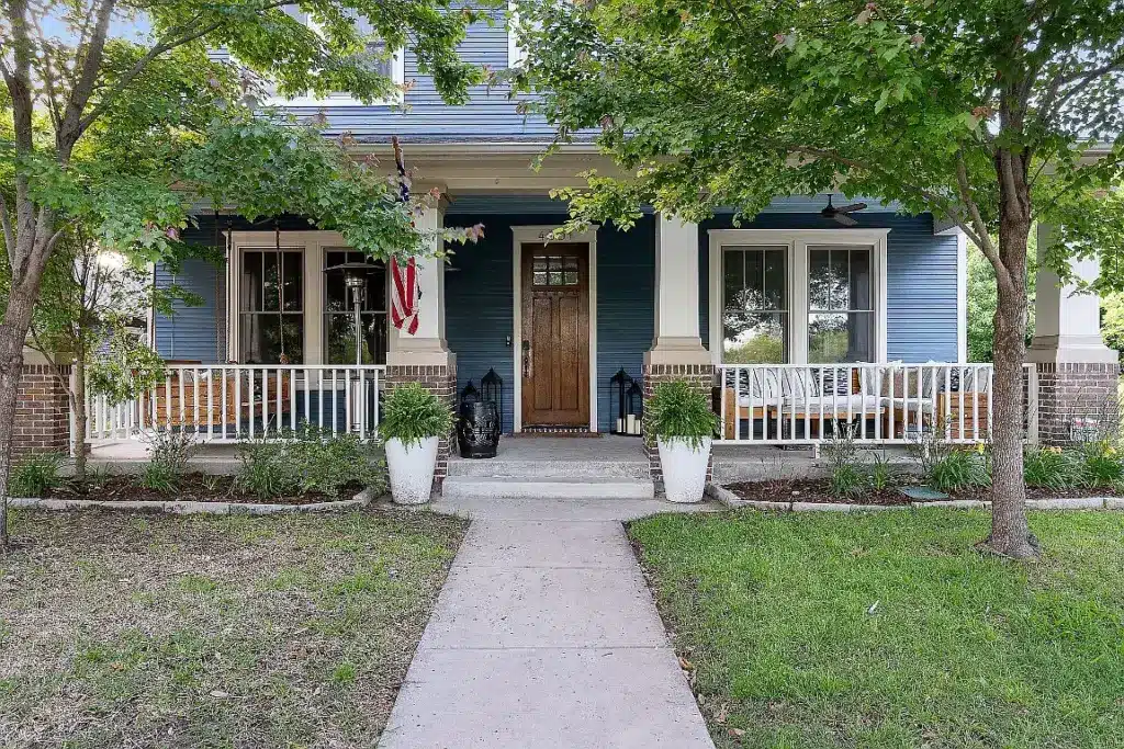 This Buckner Park Craftsman Boasts Award-Winning Design In a Historic ...