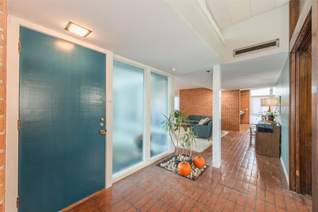 Terrific Mid Century Modern