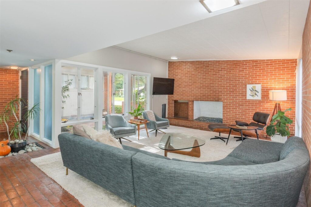 Terrific Mid Century Modern