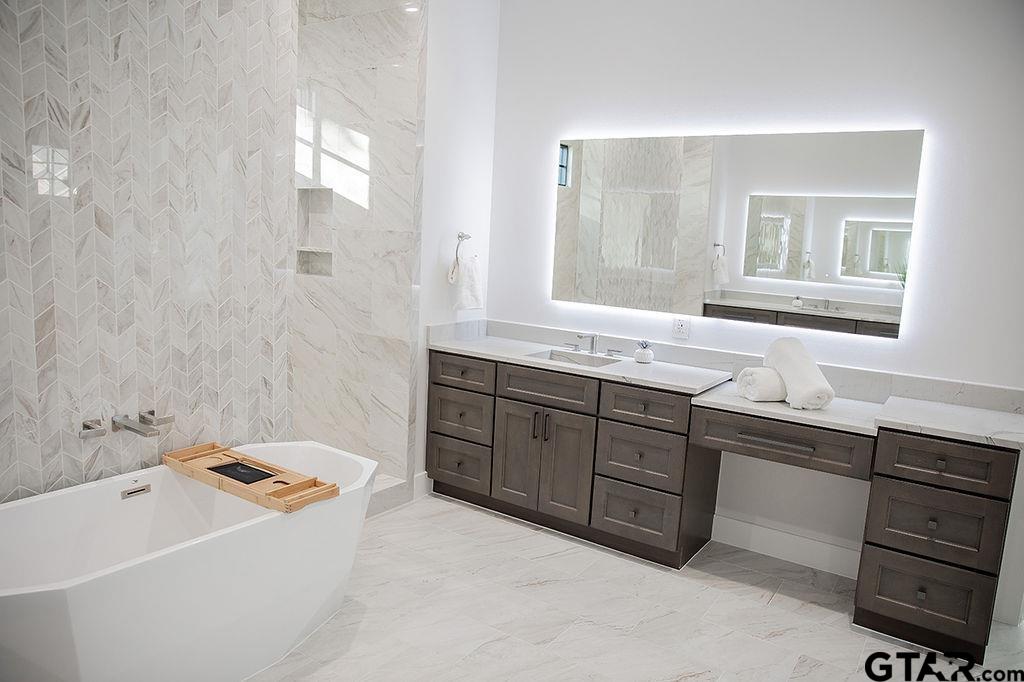 Finally, a Hideaway Lake home with incredible luxury appeal 