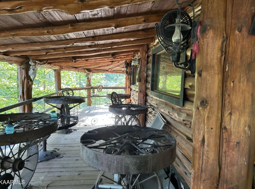 wagon wheel, tennessee, decor
