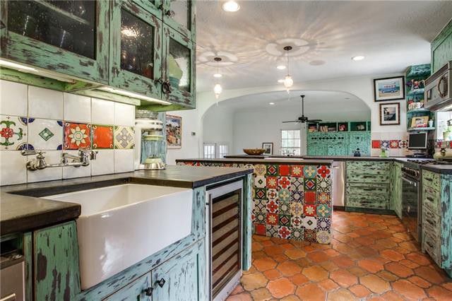 ×-7218-Lakewood-Blvd-9