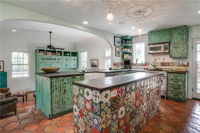 ×-7218-Lakewood-Blvd-9