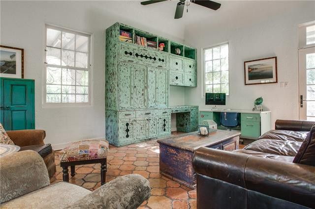 ×-7218-Lakewood-Blvd-9