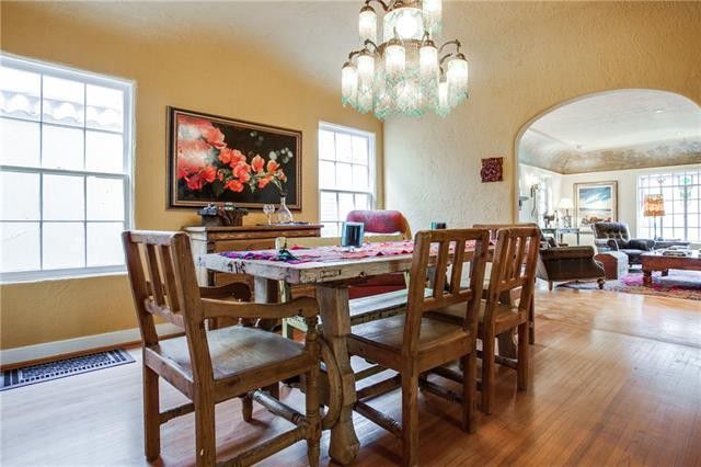 ×-7218-Lakewood-Blvd-5