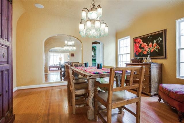 ×-7218-Lakewood-Blvd-5