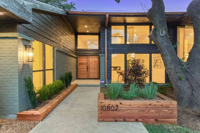 10807-Branch-Oaks-Circle-2