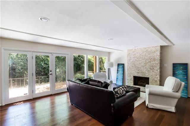 a8ee9e1588bcc2aac8dbac391009053cl-m1632000112xd-w1020_h770_q80