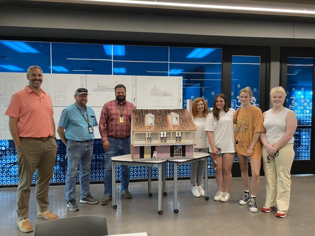 Lee-Lewis-home-1024x601