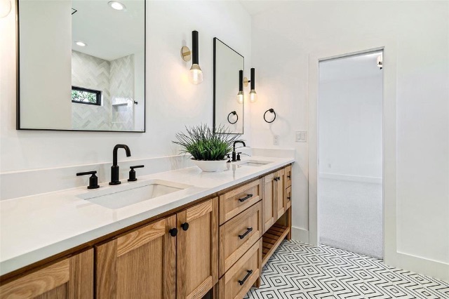 640x500-large-vertical-overlay-1