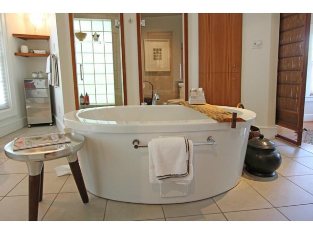 1004-N.-Montclair-master-bath-2