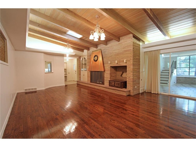 1006-Knott-Family-room