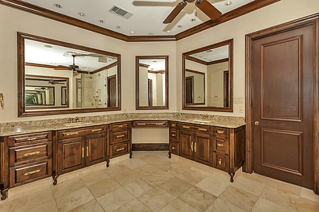 101-Mont-Blanc-master-bath