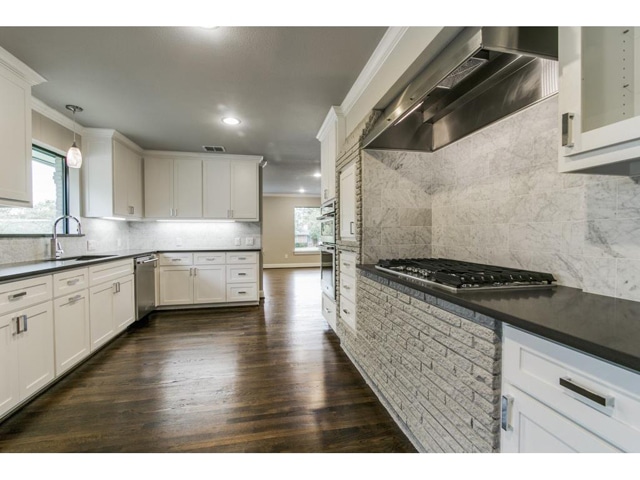 10104-Woodgrove-Kitchen