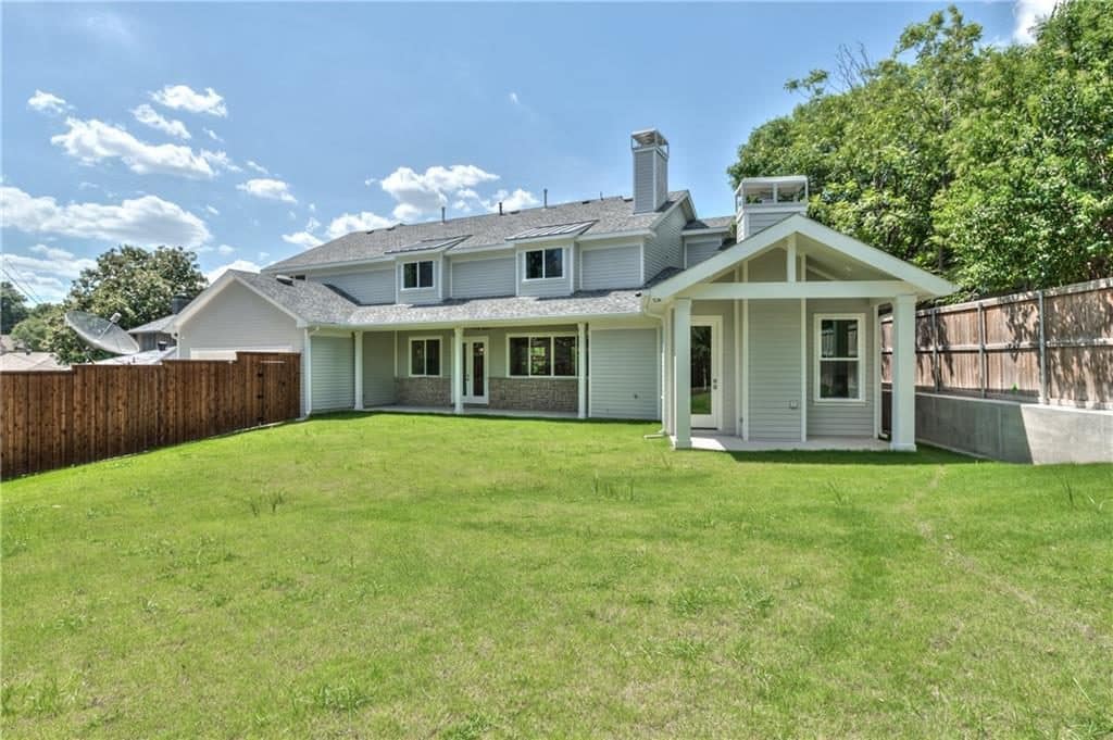 10136-Robin-Hill-Lane-back-yard-1024x681