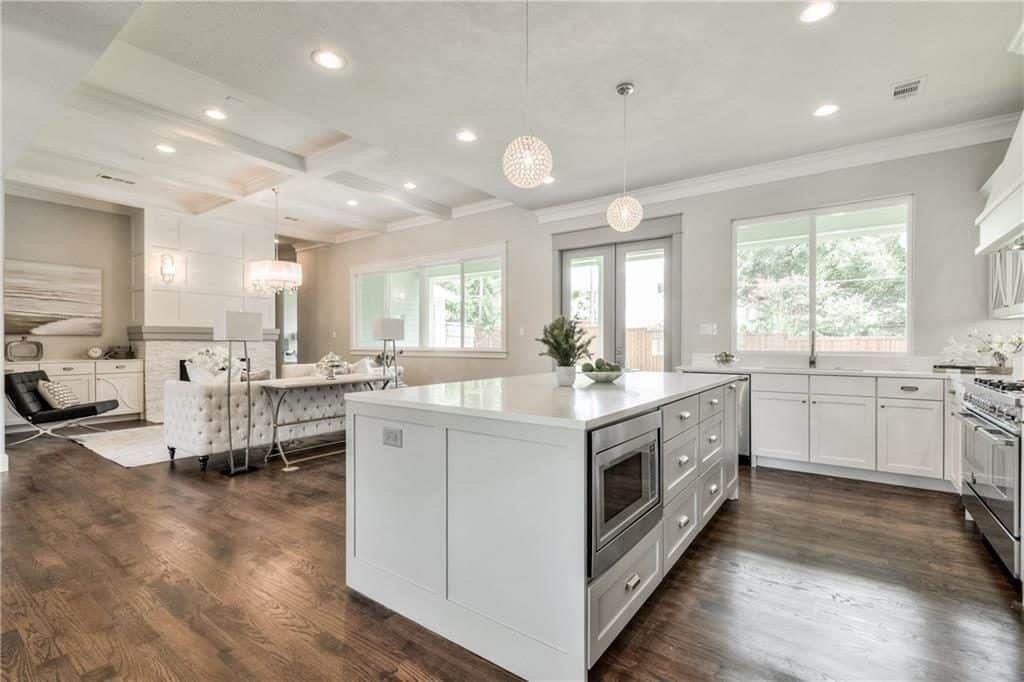 10136-Robin-Hill-Lane-kit-2-1024x682