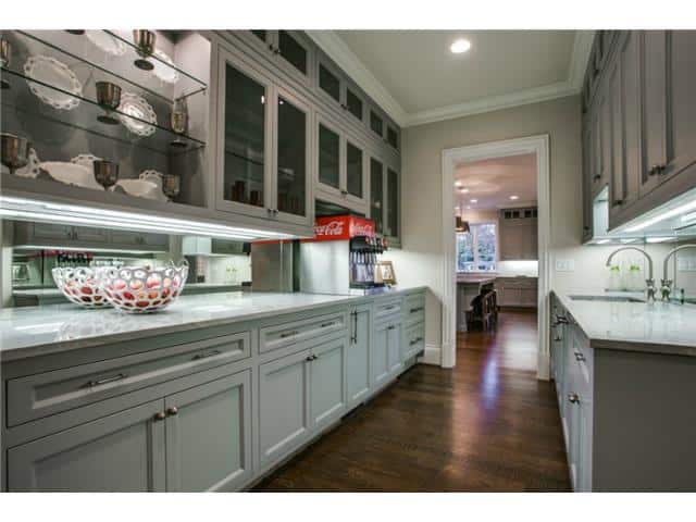 10181-Daria-Drive-Butlers-pantry