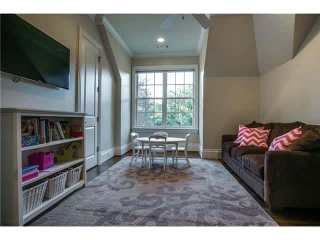 10181-Daria-drive-playroom1