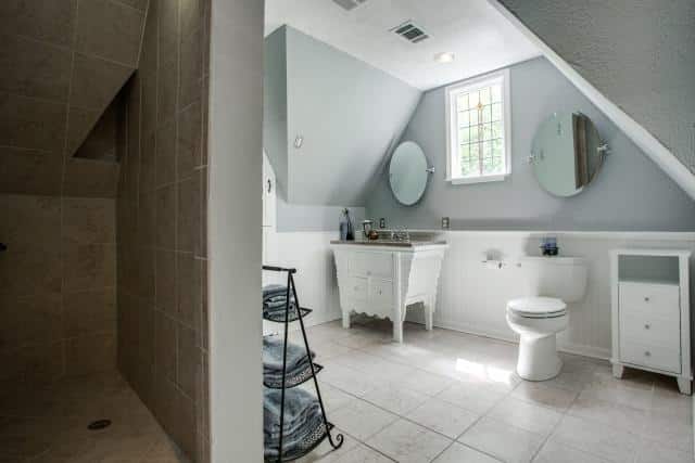 1019-Sarasota-Upstairs-Bath