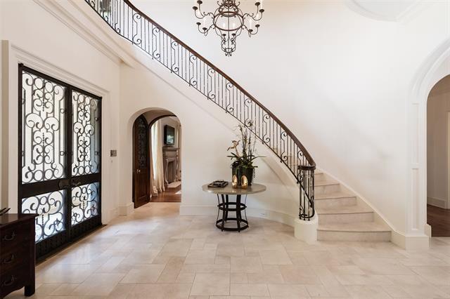 10203-Holloway-entry-2