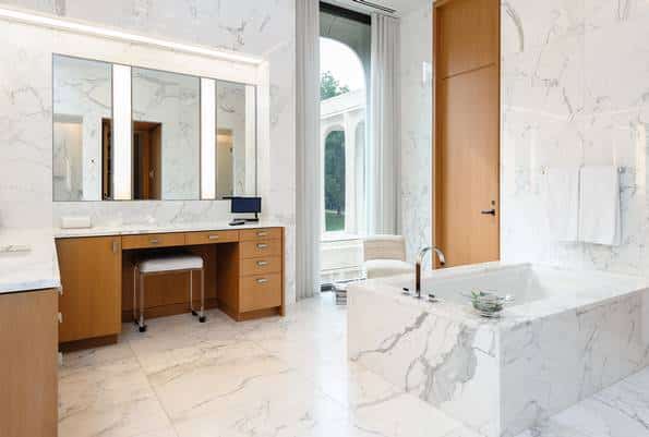 10210-Strait-Master-Bath