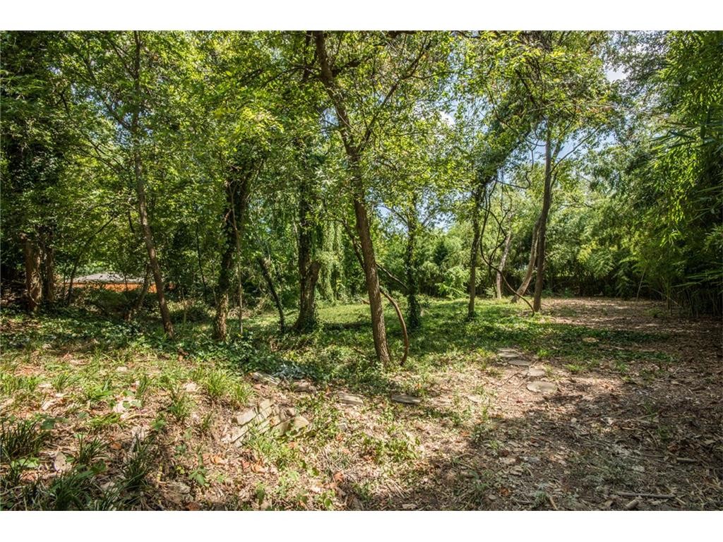 10225-Betty-Jane-Lane-yard-1024x768