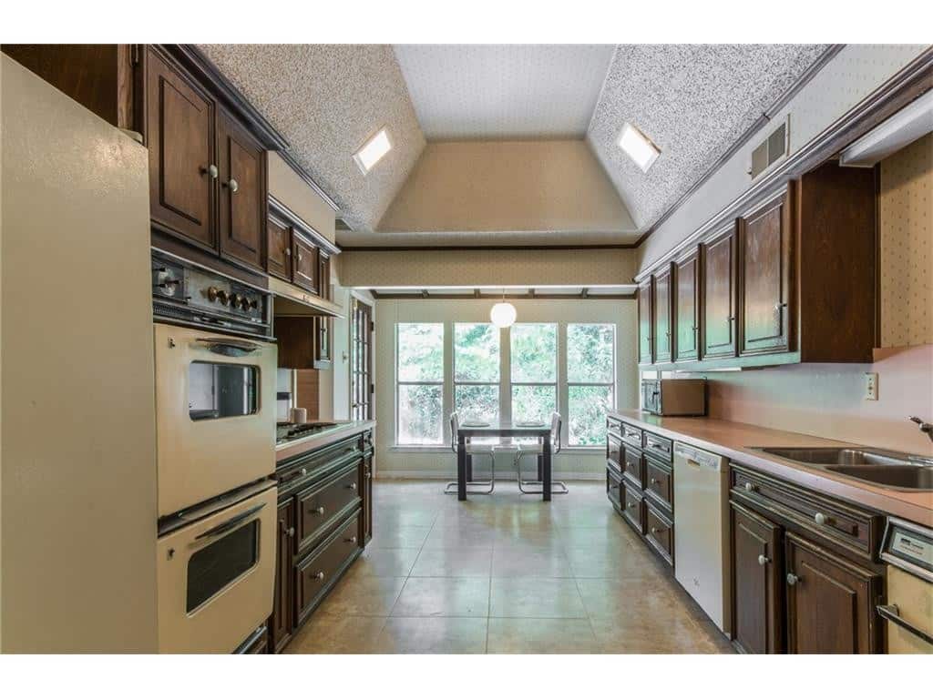 10225-Betty-jane-Lane-kitchen1-1024x768