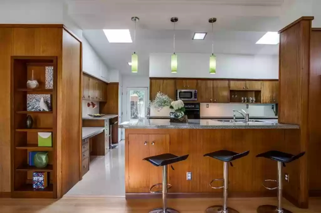 10247-Rosser-Road-entry