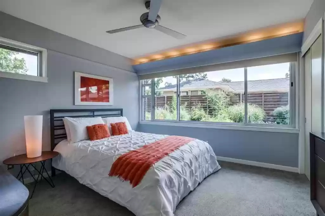 10247-Rosser-Road-entry