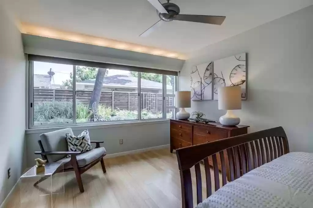 10247-Rosser-Road-entry