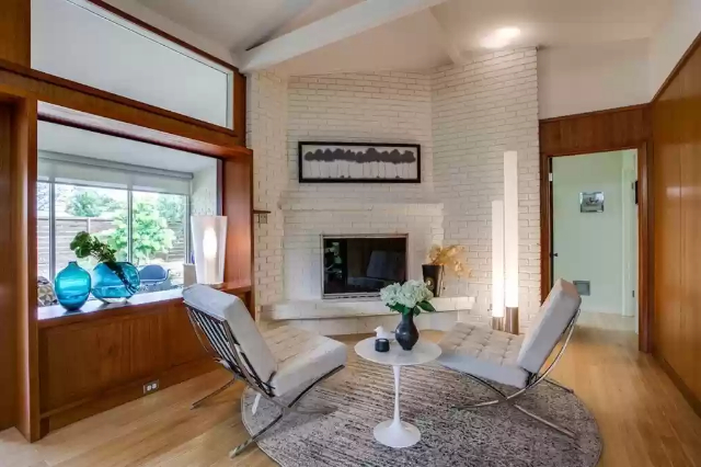 10247-Rosser-Road-entry