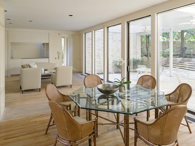 10300-Strait-Lane-breakfast