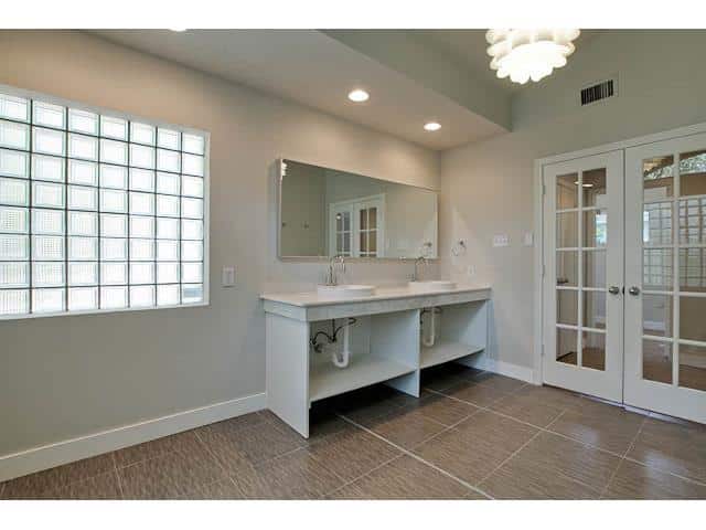 10305-Crittendon-Master-Bath