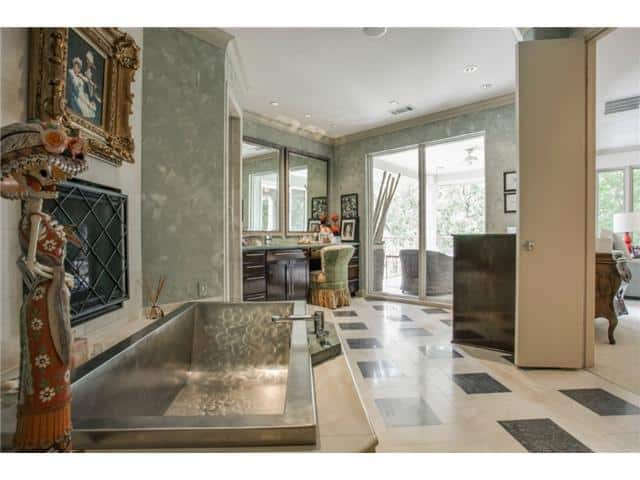 10427-Lennox-bathroom