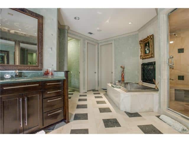 10427-Lennox-master-bath-1