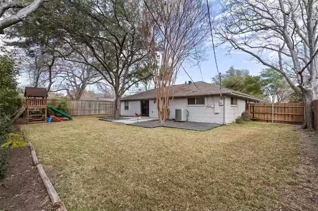 10443-Royal-Club-Ln-Living-to-dining