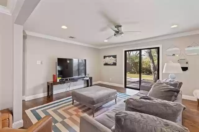 10443-Royal-Club-Ln-Living-to-dining