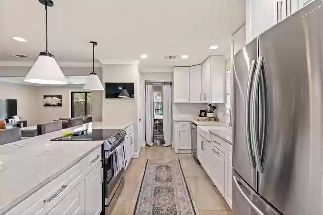 10443-Royal-Club-Ln-Living-to-dining