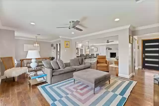 10443-Royal-Club-Ln-Living-to-dining