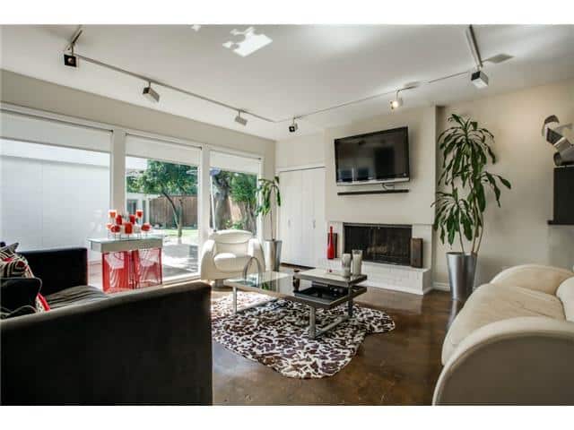 10510-Berry-Knoll-Living