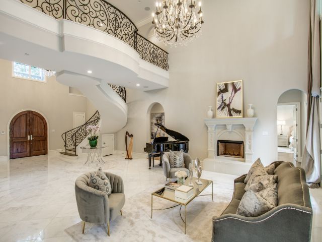 10515-Lennox-Lane-facade