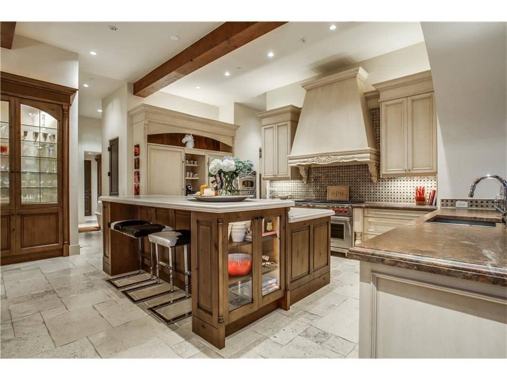 10731-Bridge-Hollow-Court-Kitchen-1-1024x768