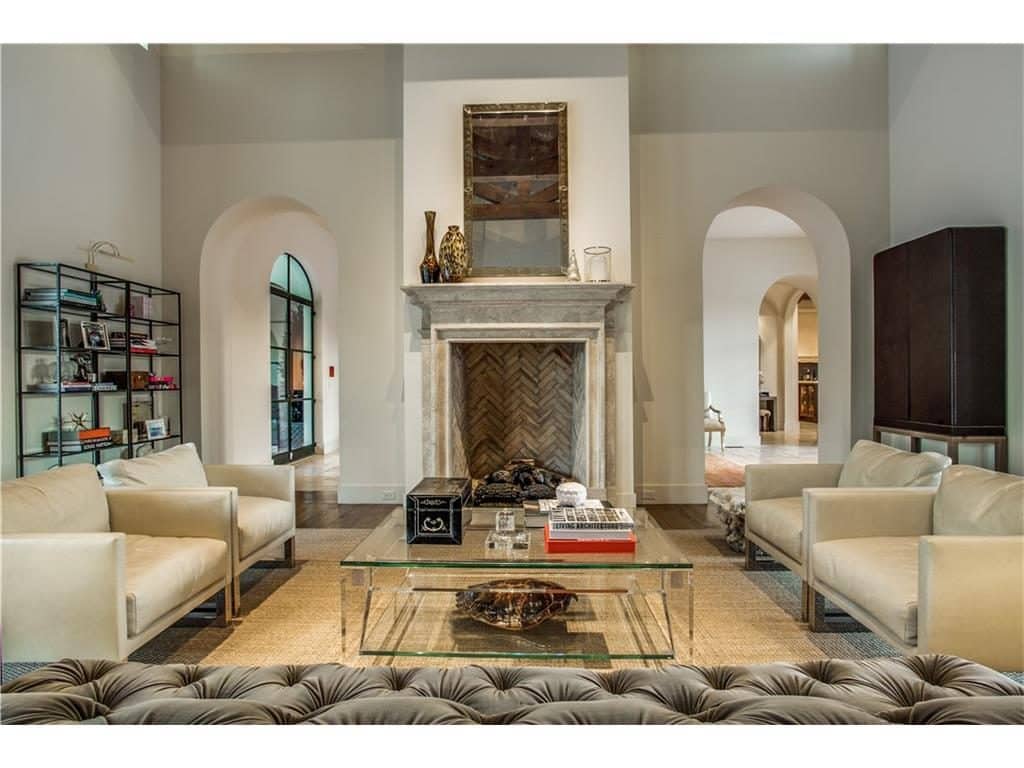 10731-Bridge-Hollow-Court-Living-Close-up-4-1024x768