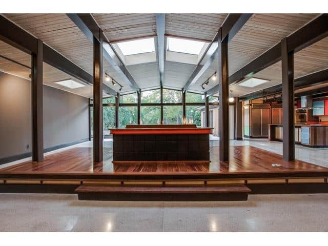 10741-Eden-Roc-Platform